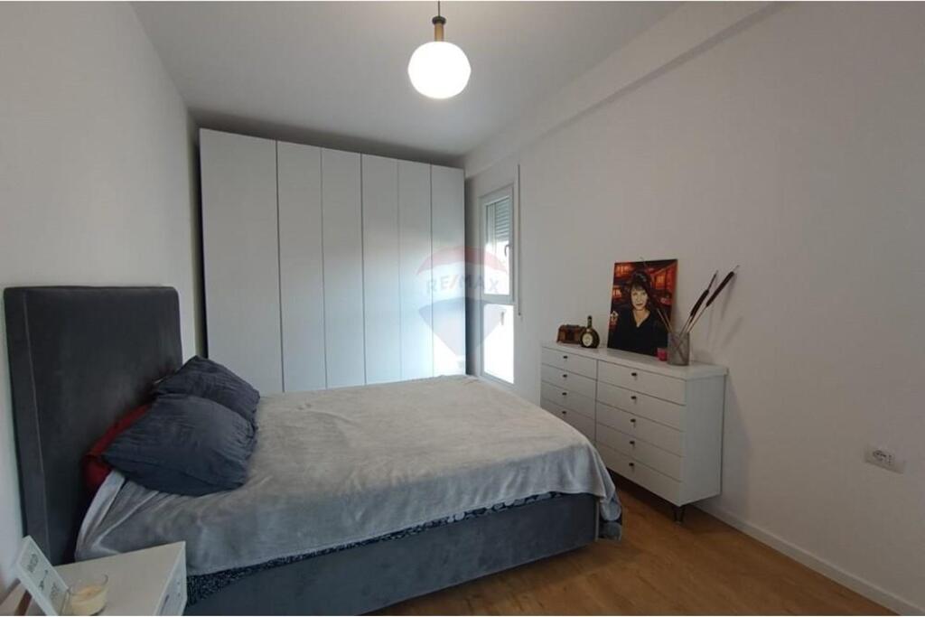 Apartament 1+1 me qera tek Shkolla e Kuqe
