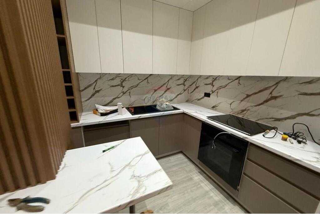 2+1 APARTMENT WITH PARKING
