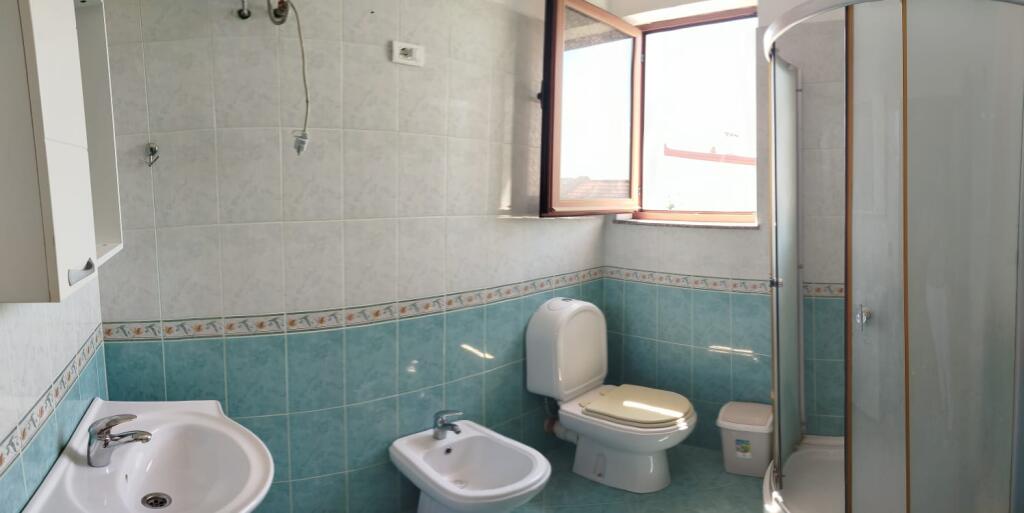 Shtëpi 2+1+2 me Qira në Kodra e Priftit, Tiranë - 120 m²