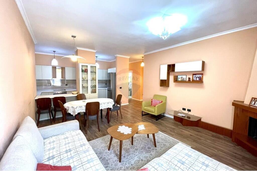 3+1+2 apartment for rent in the center of Tirana