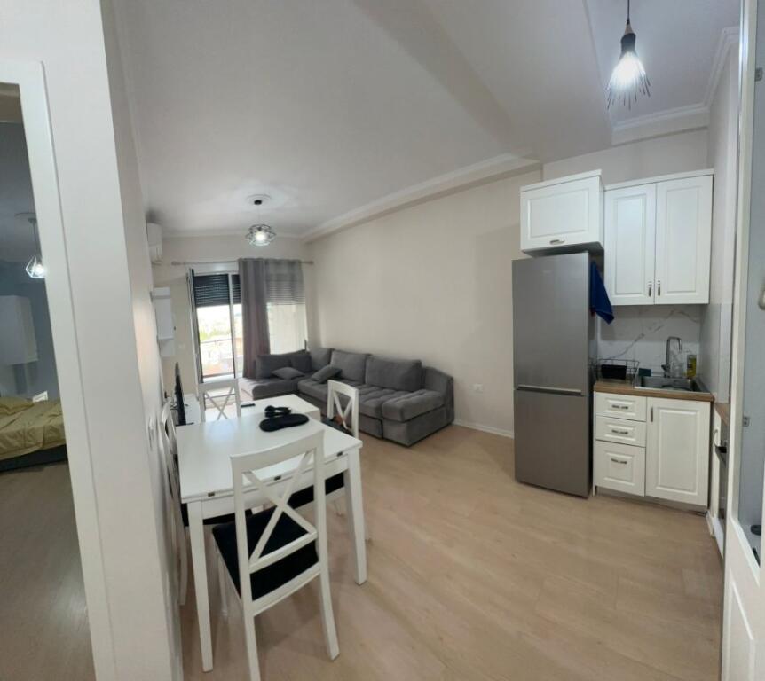 Shitet apartament 1+1 tek 21 Dhjetori, Kompleksi Magnet