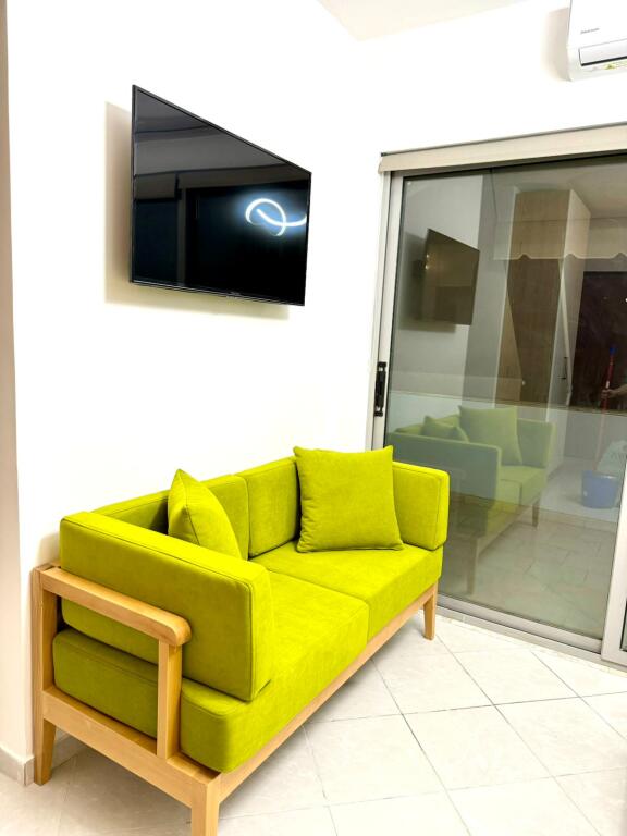 Studio for Rent, Kristal Center