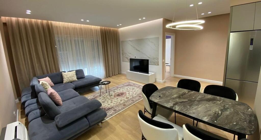 2+1 apartment for rent near the 'Partizani' gymnasium.