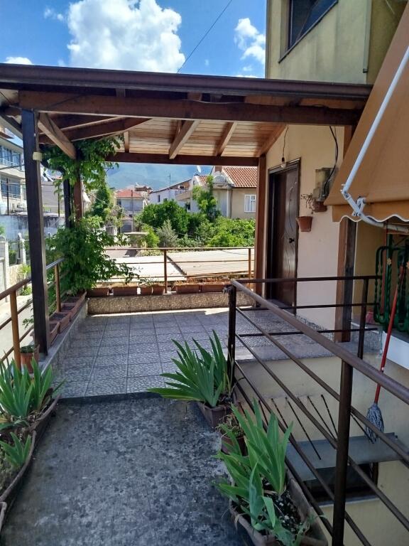Shtëpi 2+1+2 me Qira në Kodra e Priftit, Tiranë - 120 m²