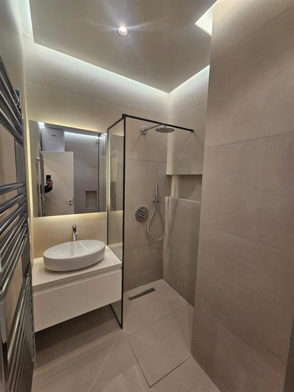 Shitet super apartament 2+1 tek Luxor 3, Pazari Ri
