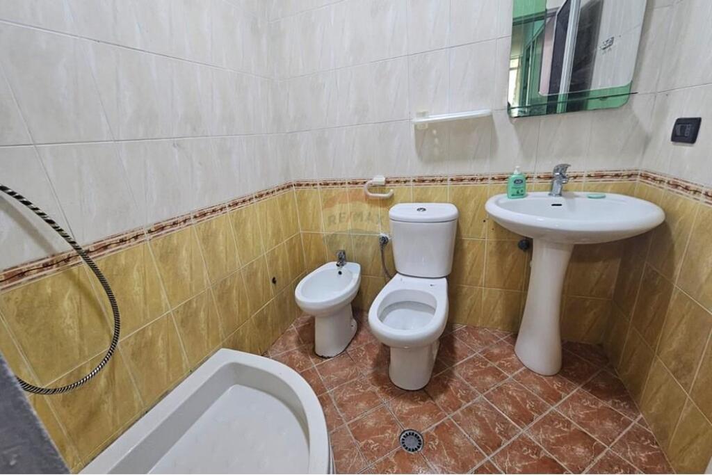 1+1 for rent at Komuna e Parisit