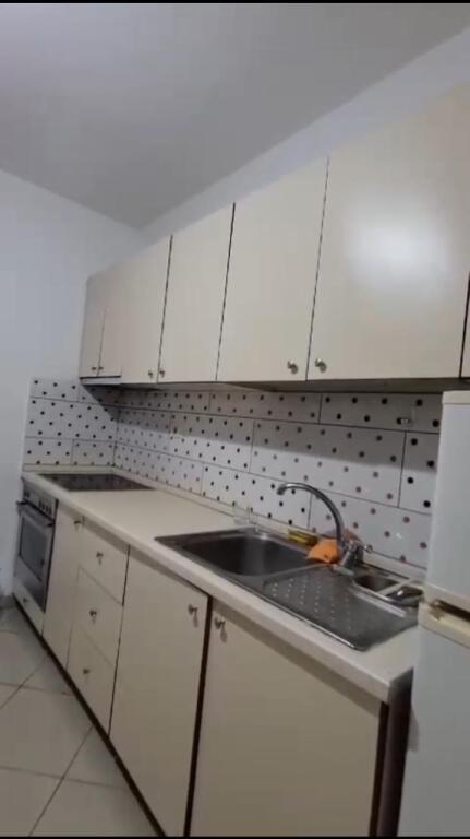 Apartament 3+1+2 për qira në Rrugën Mihal Grameno