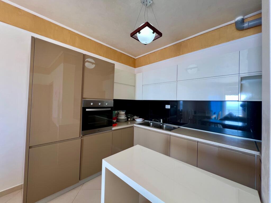 Shitet Papafingo 2+1+Verandë, "Sarandë".