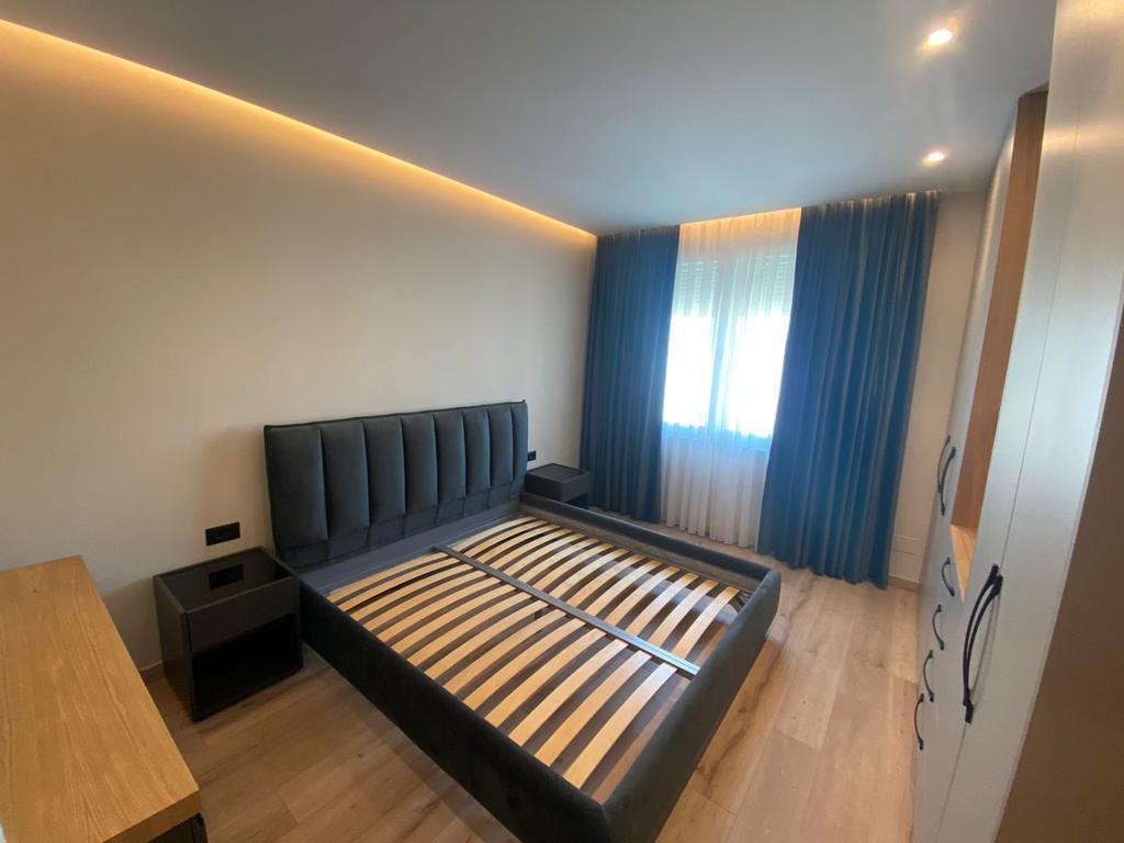 🏢 Jepet me Qira Apartament 2+1 + 2 Post Parkime te Nënkalimi i Komunës së Parisit!