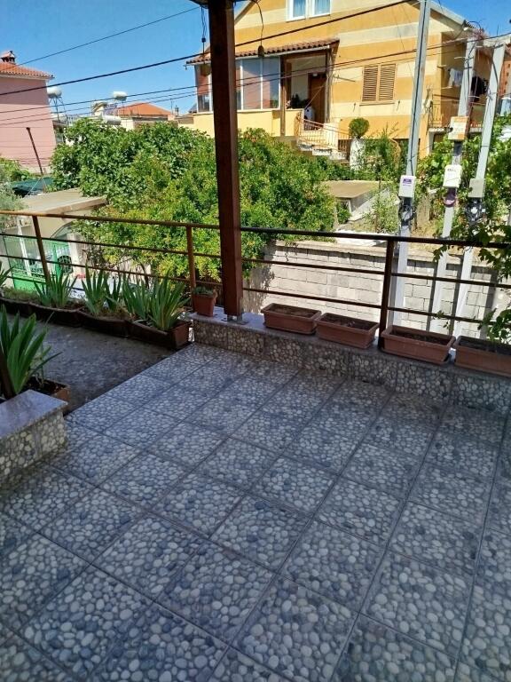 Shtëpi 2+1+2 me Qira në Kodra e Priftit, Tiranë - 120 m²