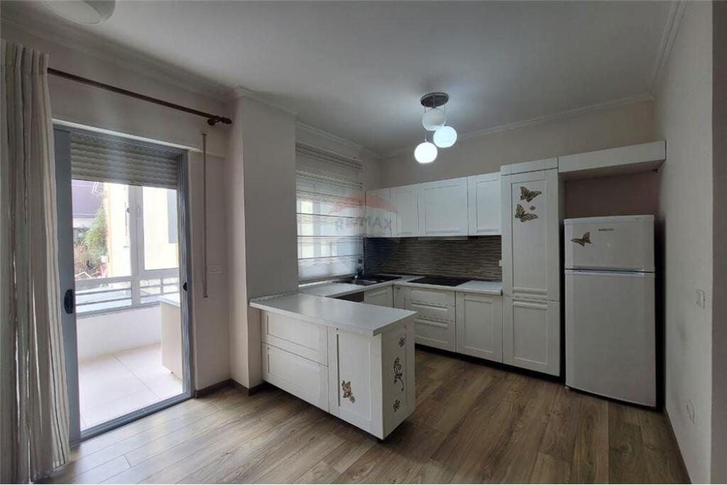 Apartament 2+1 për qira tek Liqeni i Thate