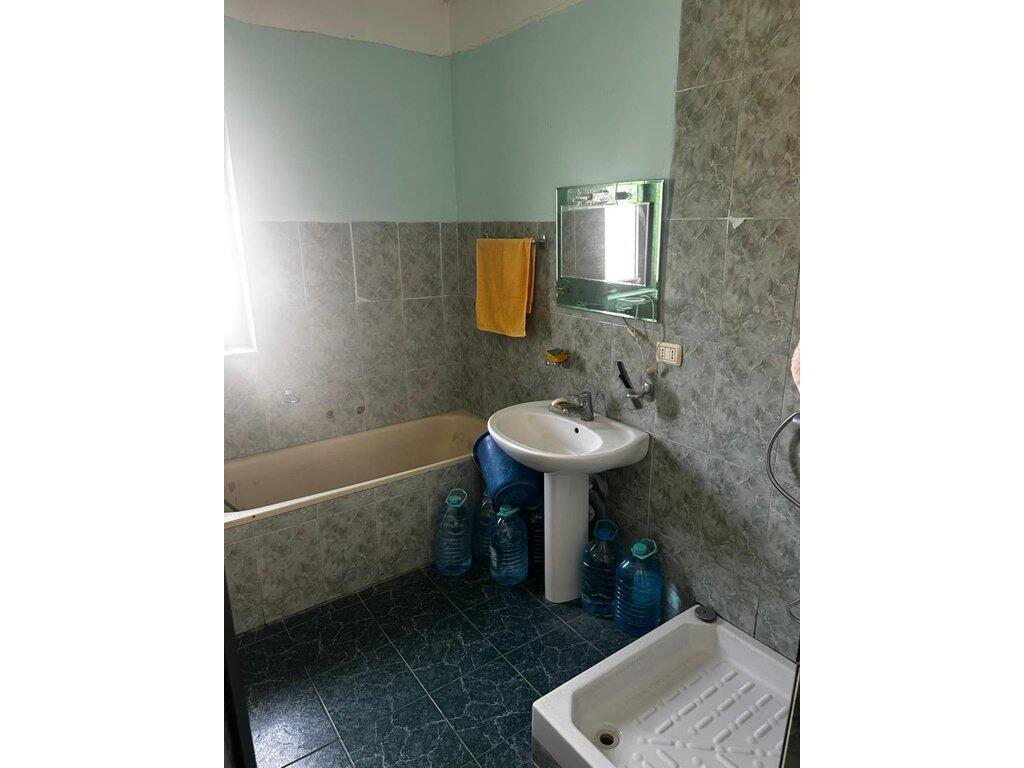Shitet, Apartament 2+1, Zogu i Zi