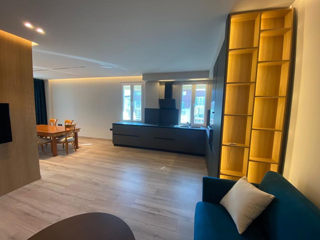 🏢 Jepet me Qira Apartament 2+1 + 2 Post Parkime te Nënkalimi i Komunës së Parisit!