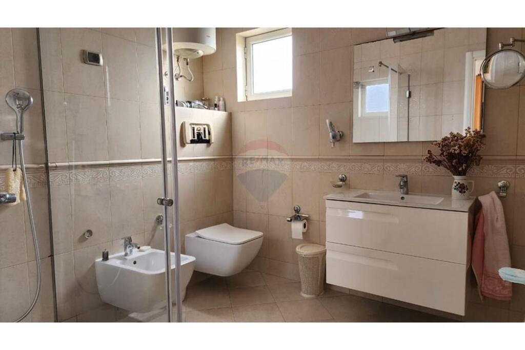 Duplex with parking space for rent