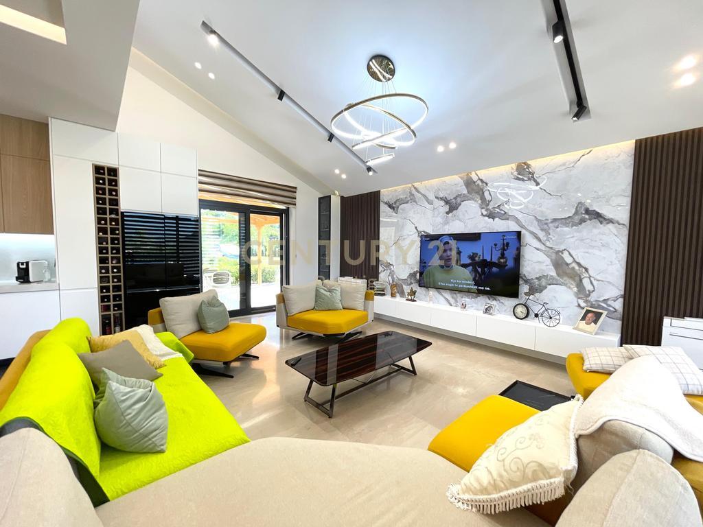 Luxury villa for rent in the area of Bërzhitë – 200 m² construction, 4000 m² land