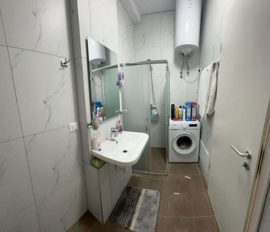 Shitet apartament 1+1 tek 21 Dhjetori, Kompleksi Magnet