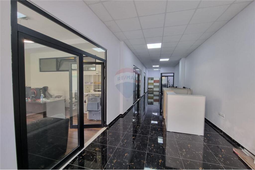COMMERCIAL SPACE FOR SALE NEAR THE MUNICIPALITY!
