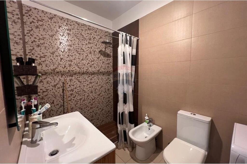 2+1 Apartment Kavaja Street, 2 PARKING SPOTS