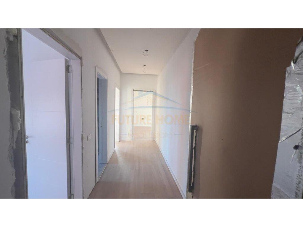 Shitet Apartament 2+1+Verande, Paskuqan
