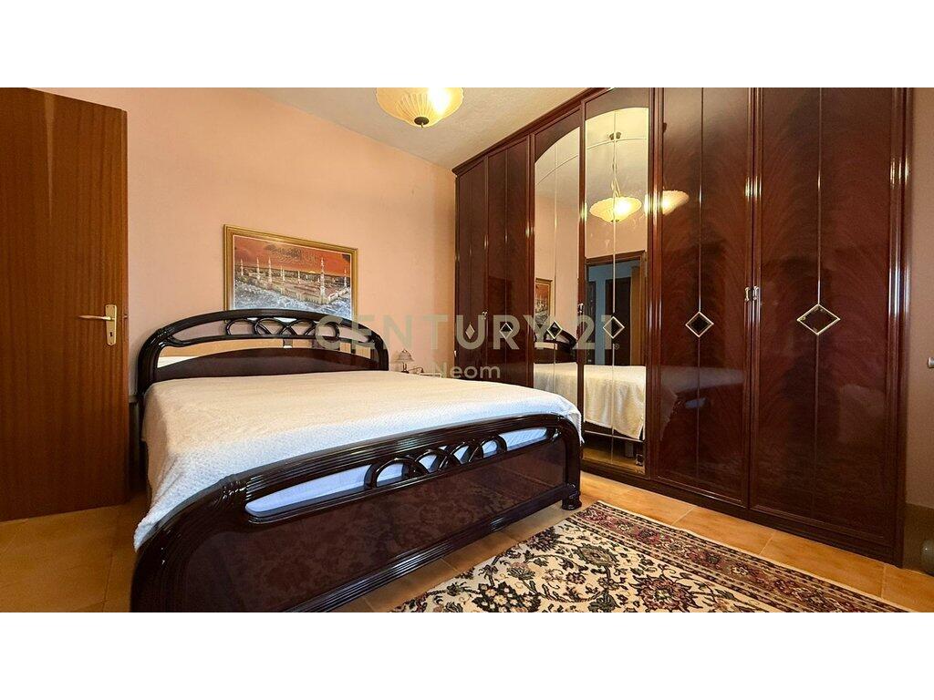 Paris Commune, 2+1+2 apartment for sale!