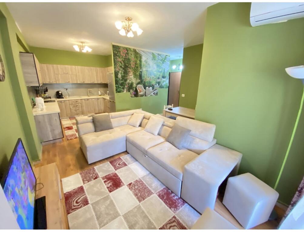 Furnished apartment, dry lake, 3-month period.