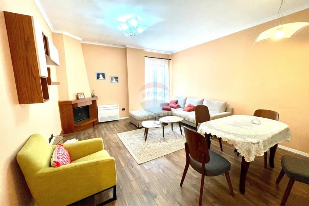 3+1+2 apartment for rent in the center of Tirana