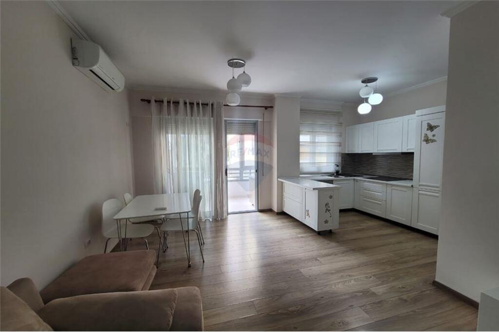 Apartament 2+1 për qira tek Liqeni i Thate