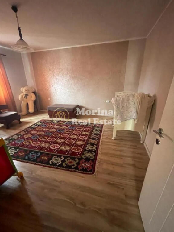 Qera, Hyrje Private, 2+1, Allias