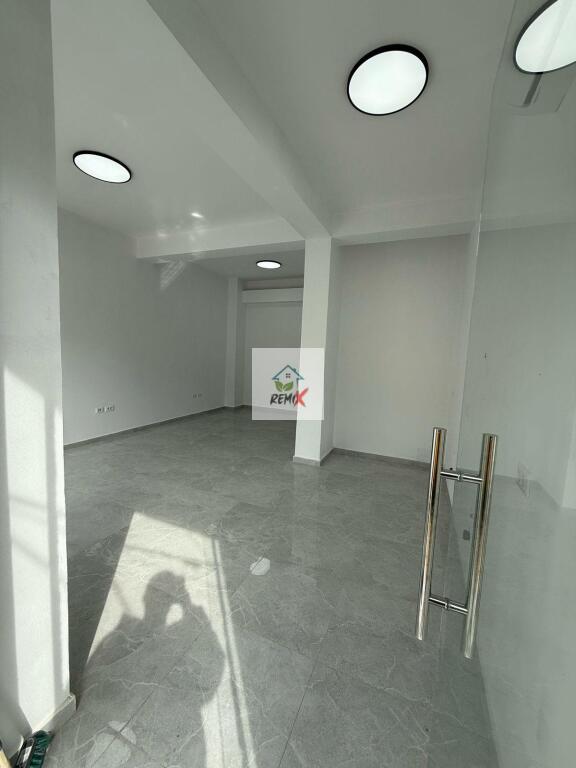 SPAZIO COMMERCIALE IN AFFITTO, TOD TRUNGU, DURAZZO