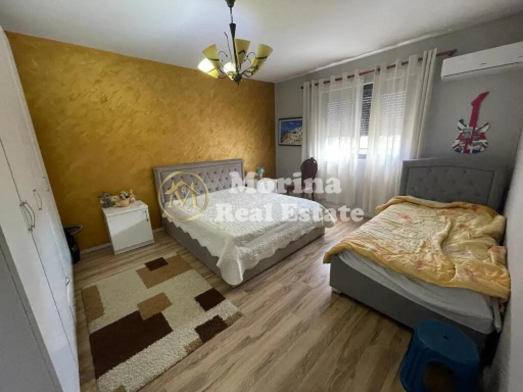 Qera, Hyrje Private, 2+1, Allias
