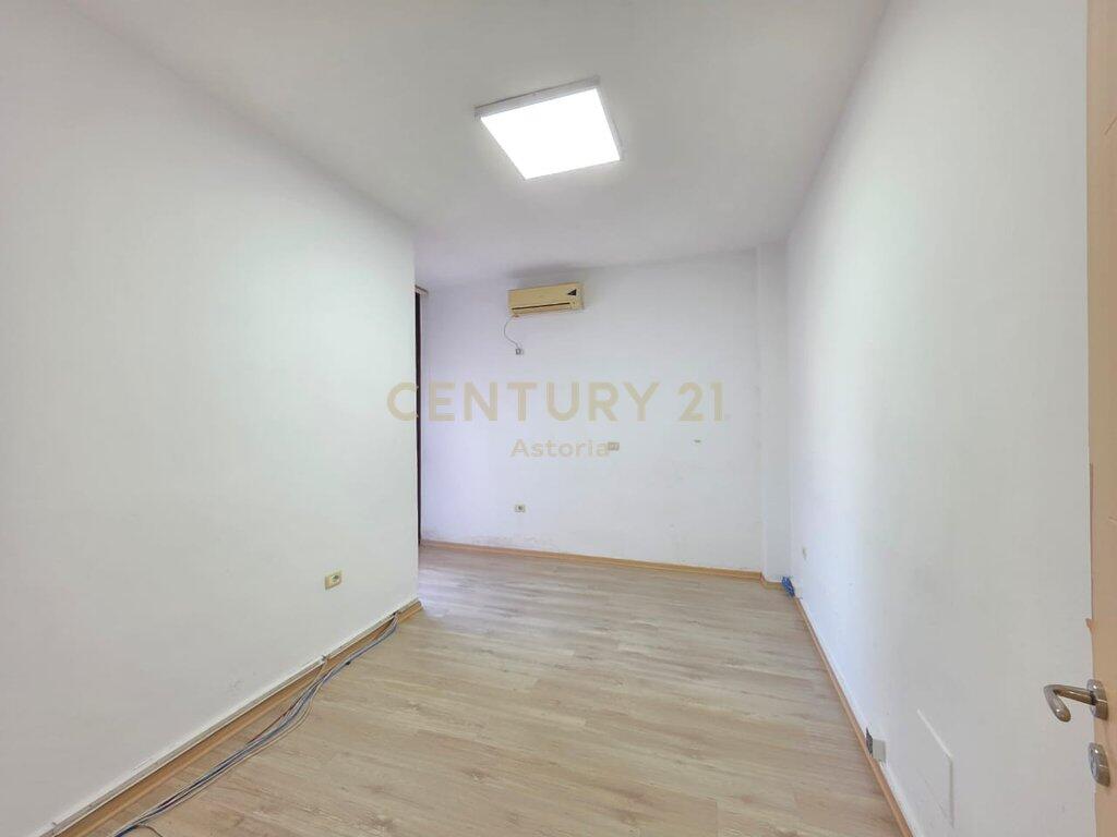 Office Space for Rent in Former Block - Prestigious Location with View from Main Street