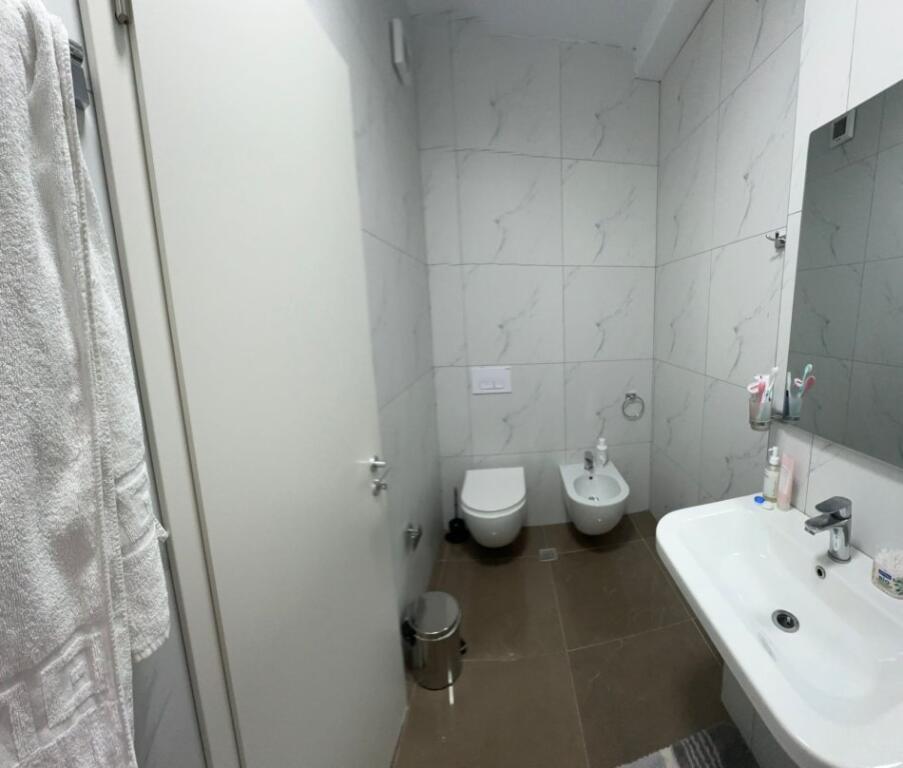 Shitet apartament 1+1 tek 21 Dhjetori, Kompleksi Magnet
