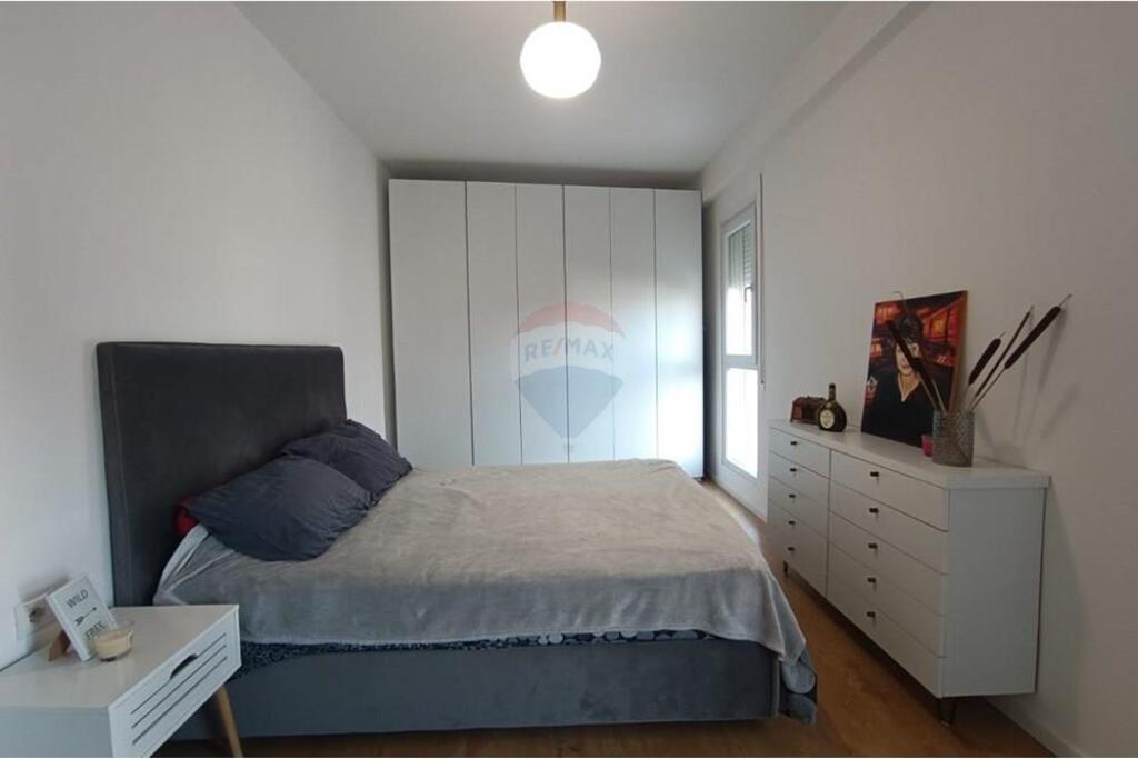 Apartament 1+1 me qera tek Shkolla e Kuqe