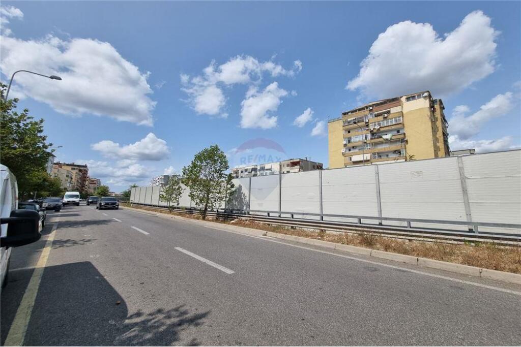 COMMERCIAL SPACE FOR SALE NEAR THE MUNICIPALITY!