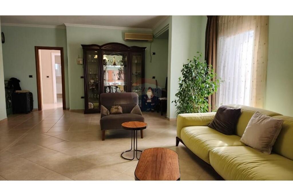 Duplex with parking space for rent