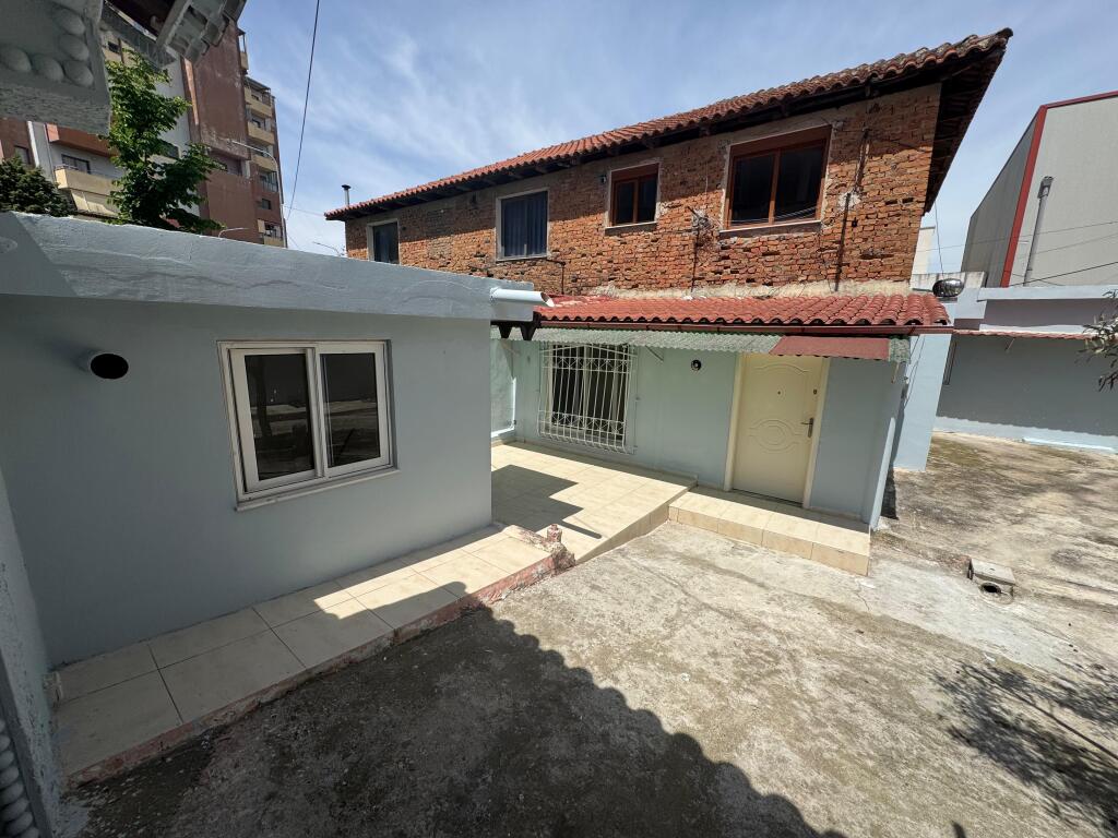 FOR SALE APARTMENT 2+1 WITH YARD IN THE CENTER OF SHIJAK!!