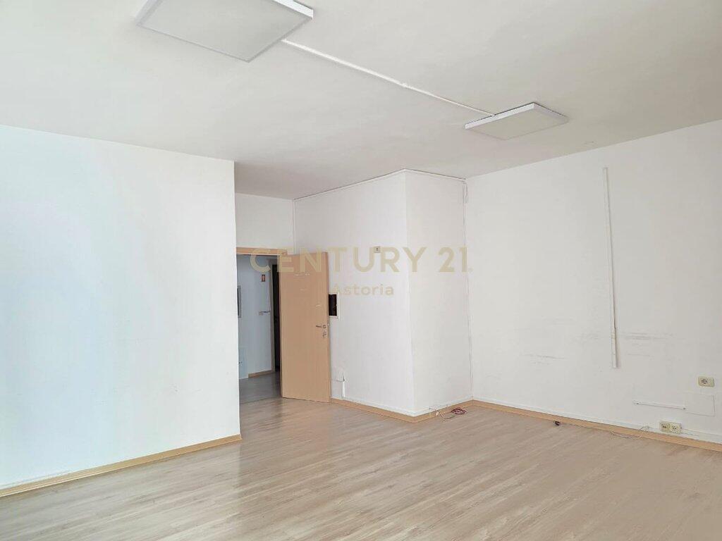 Office Space for Rent in Former Block - Prestigious Location with View from Main Street