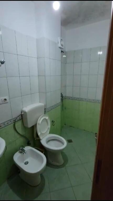 Apartament 3+1+2 për qira në Rrugën Mihal Grameno
