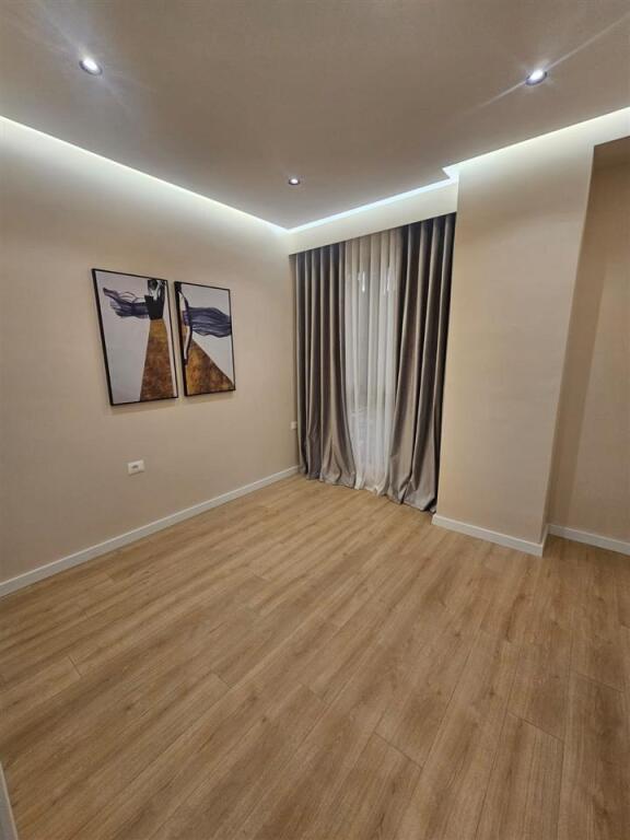 Shitet super apartament 2+1 tek Luxor 3, Pazari Ri