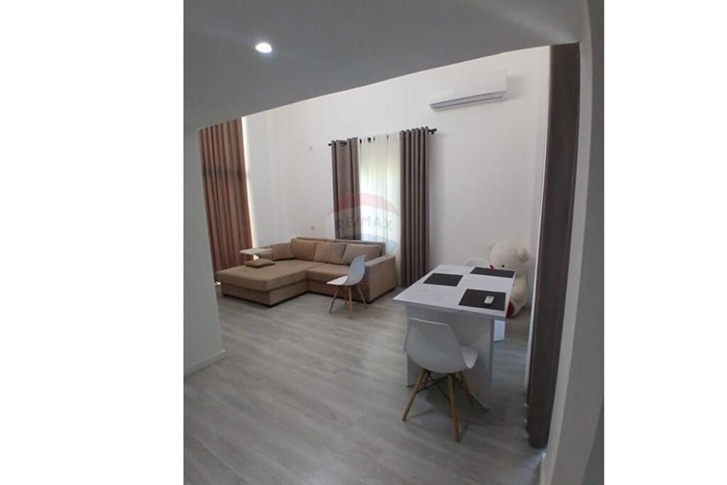 Duplex in affitto, Liqeni i Thate