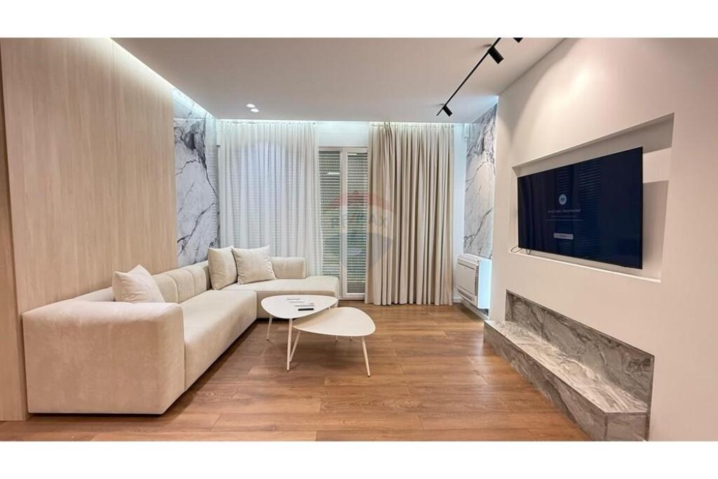 Apartament 2+1 me post parkimi Liqeni i Thate!