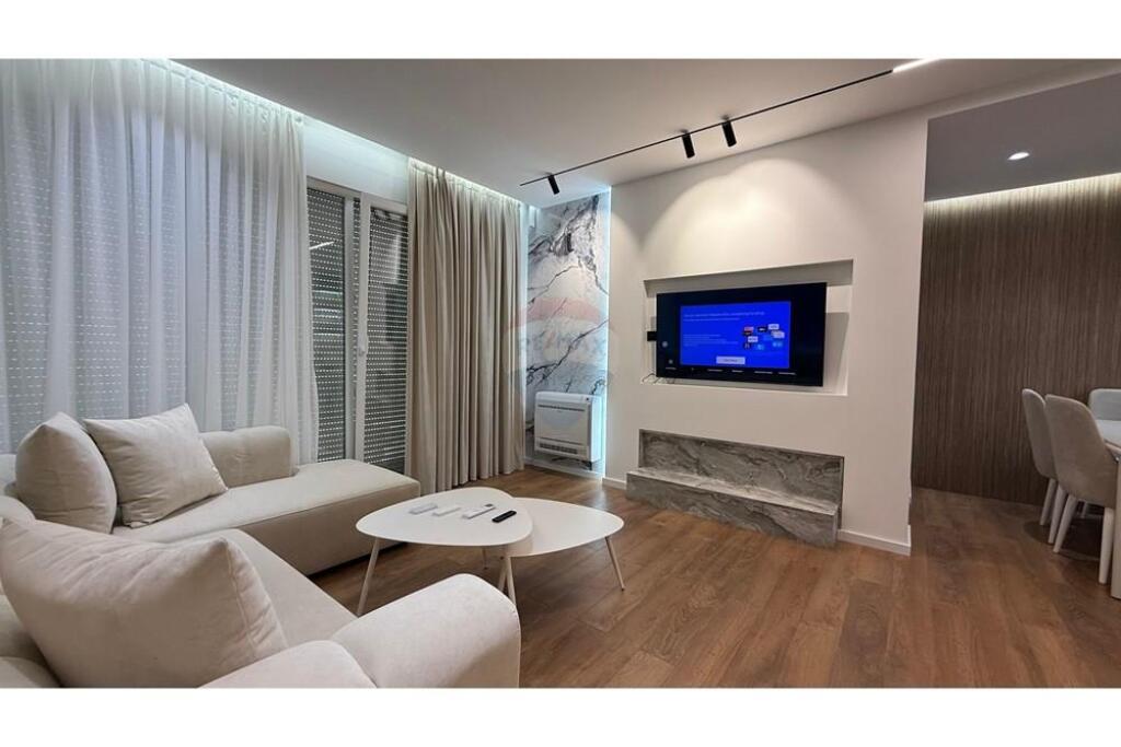 Apartament 2+1 me post parkimi Liqeni i Thate!