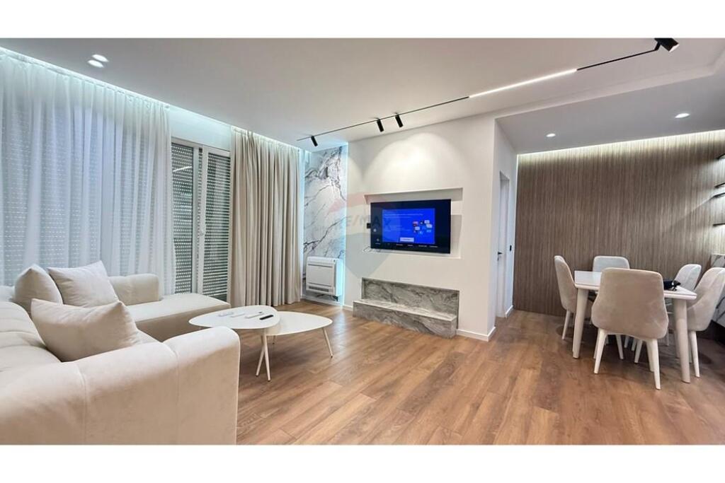 Apartament 2+1 me post parkimi Liqeni i Thate!