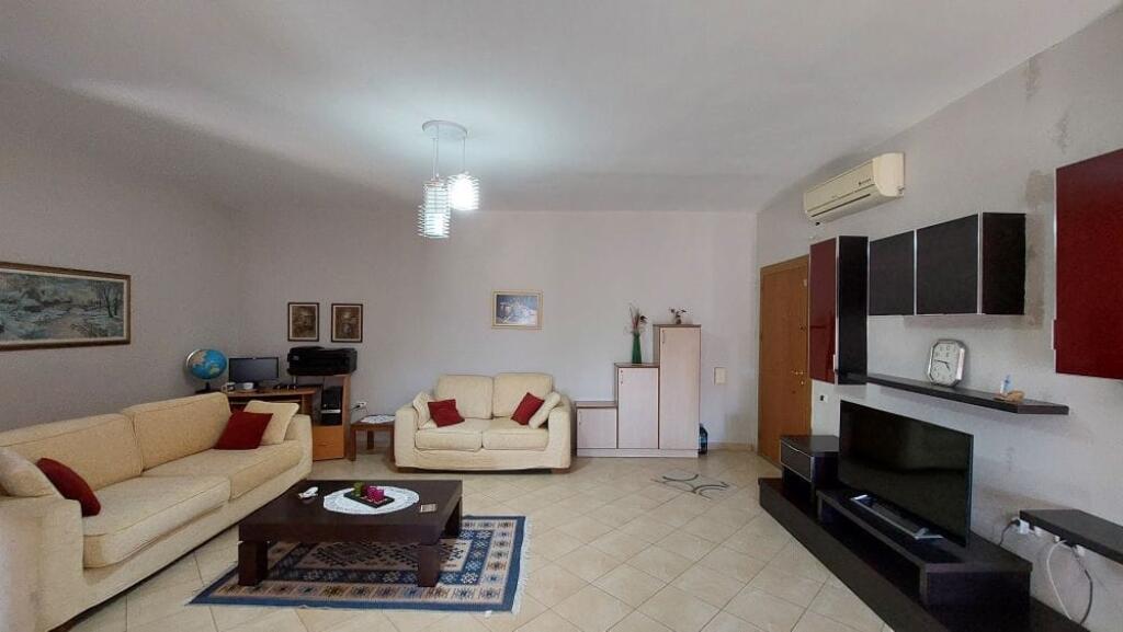 For sale Apartment 2+1 with 3 Balconies - Neighborhood 29 Nëntori, Vlorë