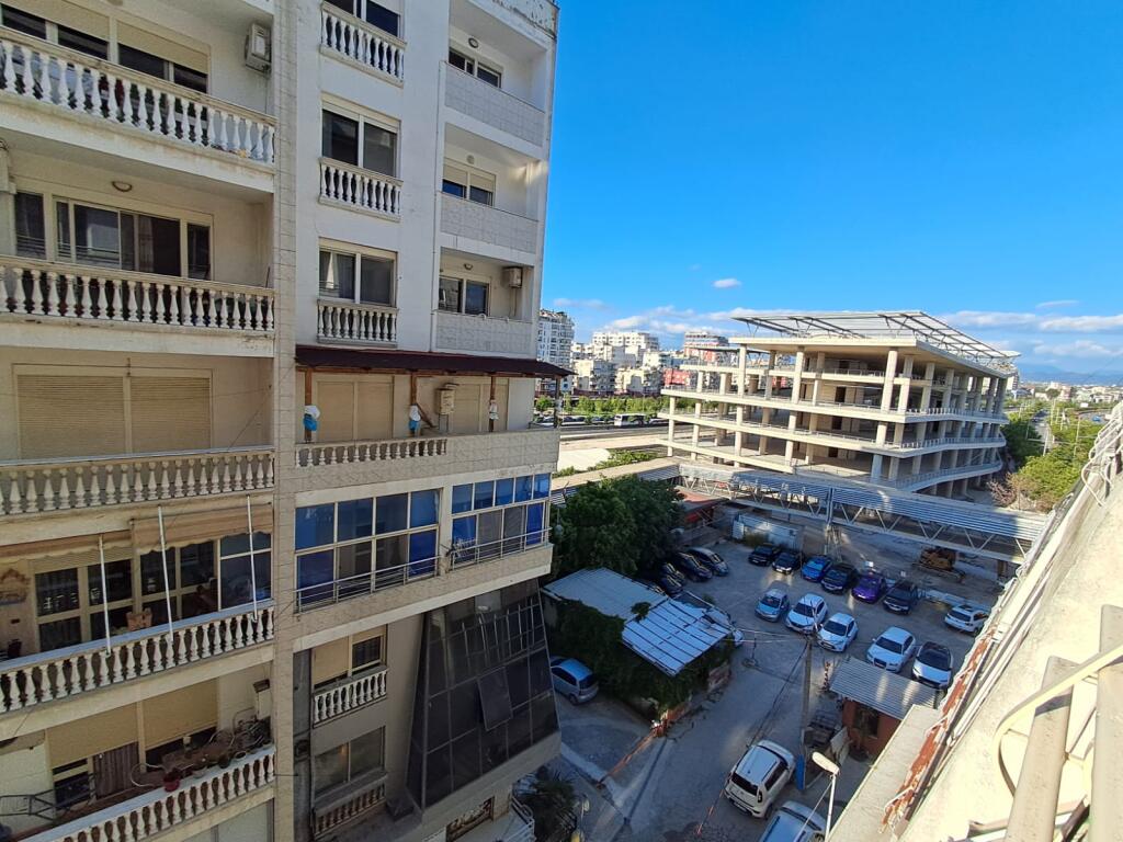 APARTAMENT PËR QIRA