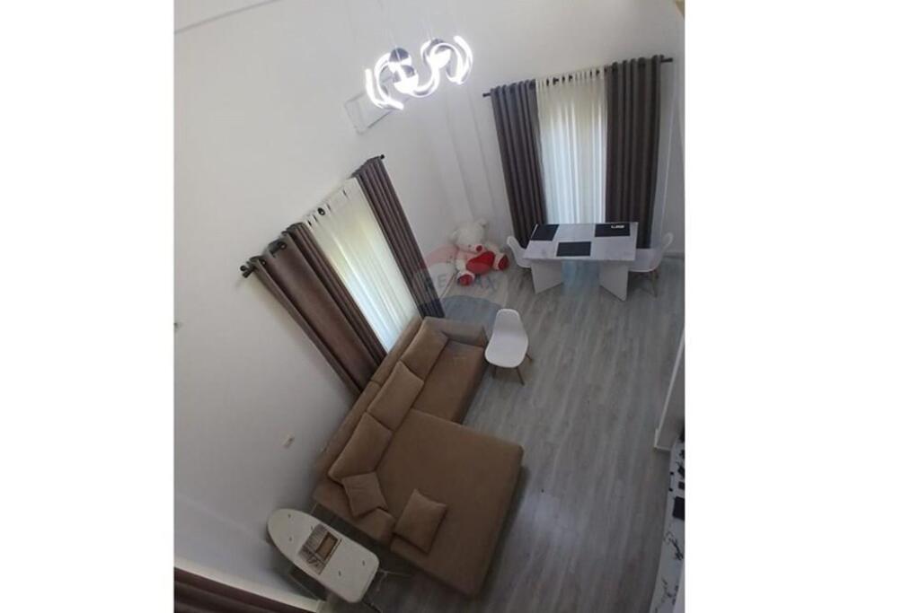 Duplex in affitto, Liqeni i Thate
