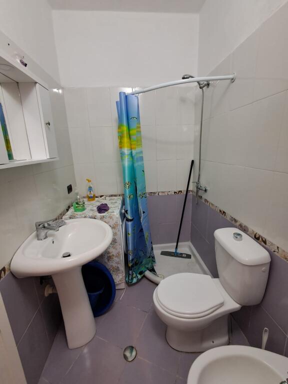 APARTAMENT PËR QIRA