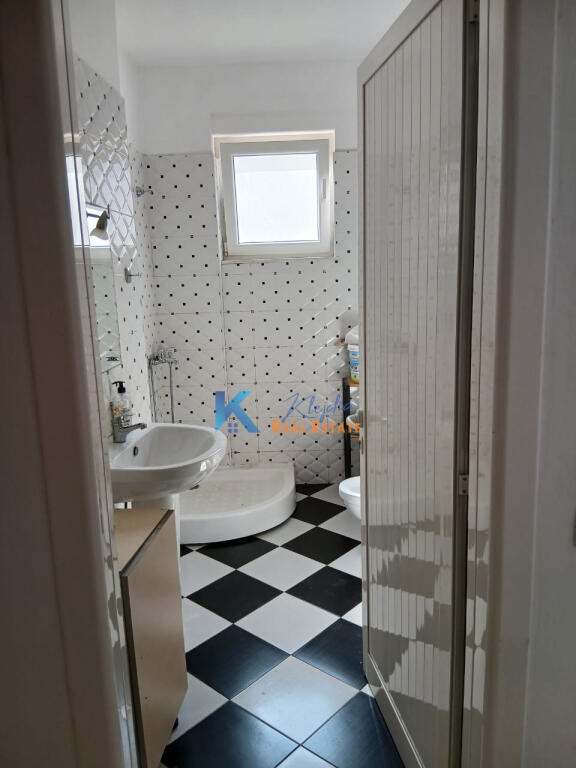2+1 apartment for rent at Liqeni i Thate, near Vila 21