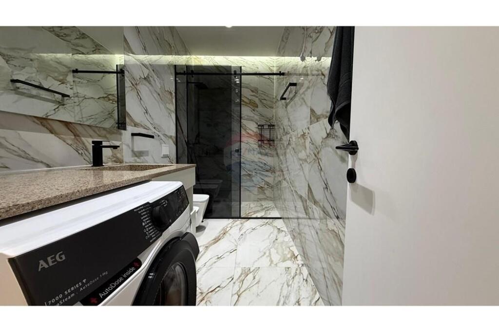 Apartament 2+1 me post parkimi Liqeni i Thate!