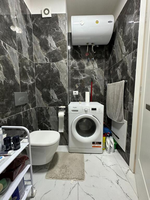 Luxury 1+1 apartment for rent at the beginning of Myslym Shyri.